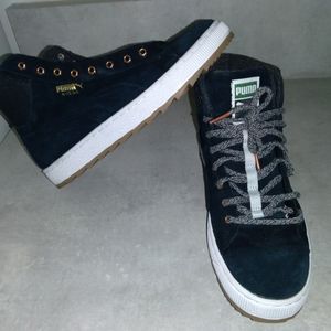 PUMA Womens  sz 9 Black SUEDE GUM BOTTOM CLASSIC SNEAKERS